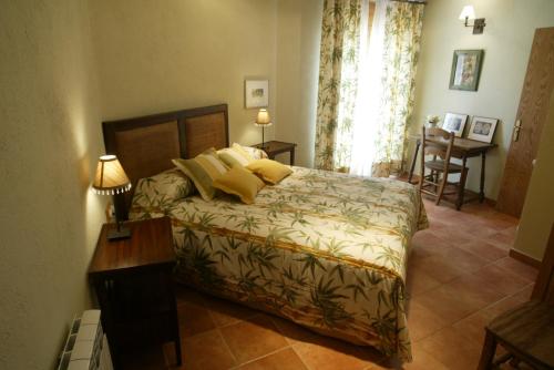 Ένα ή περισσότερα κρεβάτια σε δωμάτιο στο Cal Serret