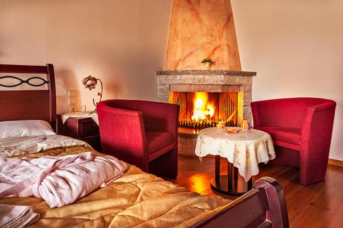 Un pat sau paturi într-o cameră la Hotel Ladias