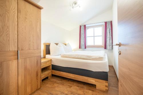 A bed or beds in a room at Fumerhof