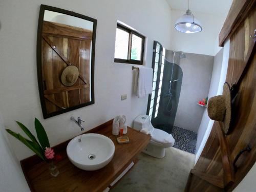 Vonios kambarys apgyvendinimo įstaigoje Buddha Hotel y Restaurante 100mts de playa Sanjuanillo