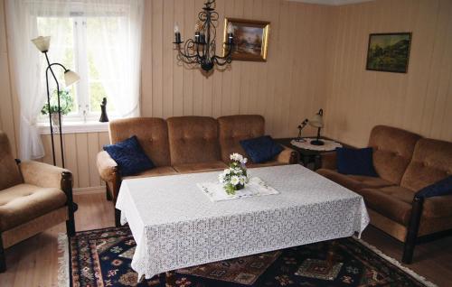 Khu vực ghế ngồi tại Lovely Home In Farsund