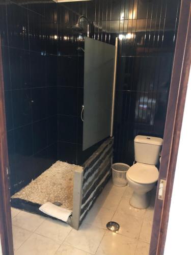 A bathroom at Quinta Da Lagoa GuestHouse