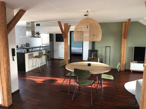 a kitchen and dining room with a table and chairs at 110qm Countryside Loft in Neufahrn in Niederbayern