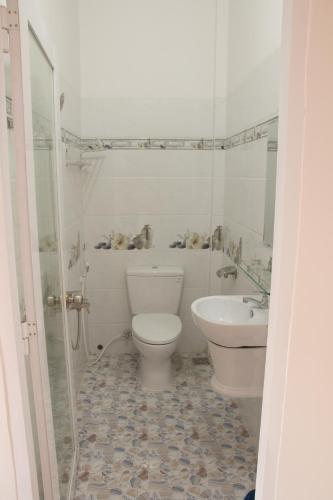 a bathroom with a toilet and a sink at Blossom Homestay in Tuy Hoa