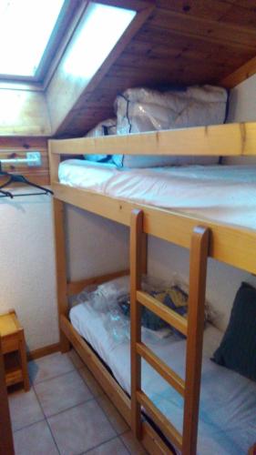 - 2 lits superposés dans un dortoir avec toit dans l'établissement St Gervais, Home With A View Dble Bedroom Child Bed Pkg Central quiet venue, à Saint-Gervais-les-Bains