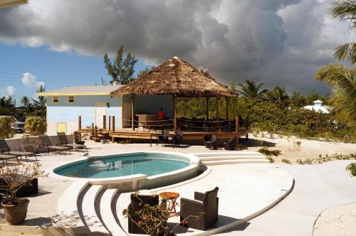 Piscina di Paradise Bay Bahamas o nelle vicinanze
