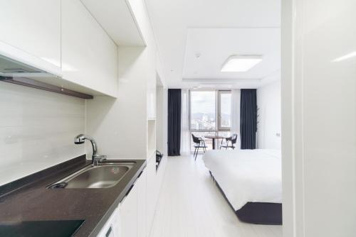 A kitchen or kitchenette at The Venezia Suite Hotel