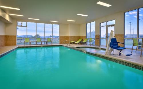 Majoituspaikassa Holiday Inn Express & Suites American Fork - North Provo, an IHG Hotel tai sen lähellä sijaitseva uima-allas