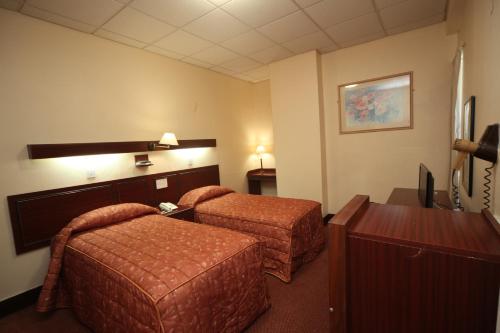 Postel nebo postele na pokoji v ubytování Bristol Hotel