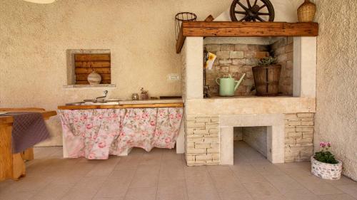 Φωτογραφία από το άλμπουμ του Charming villa Eleonora with pool near Pula σε Manjadvorci