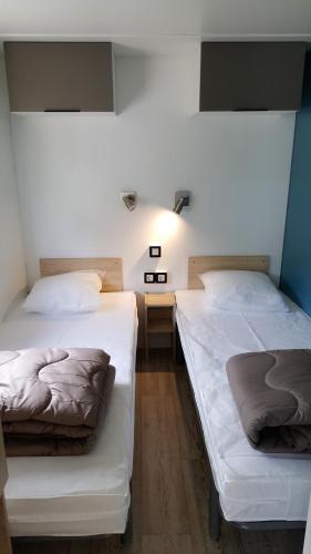 Un ou plusieurs lits dans un hébergement de l'établissement Camping Caravaning Les Cerisiers Berck sur mer