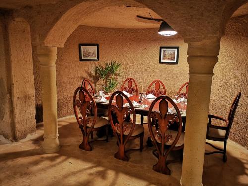 Restoran atau tempat lain untuk makan di Hermes Cave Hotel