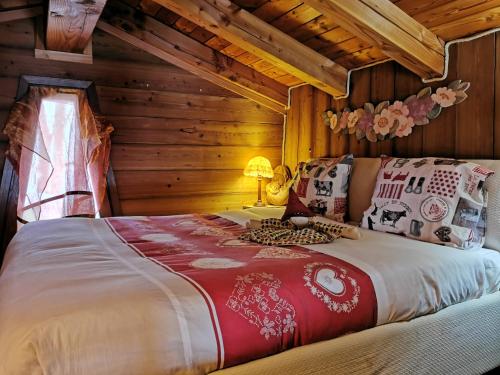 a bedroom with a large bed in a log cabin at Maison Le Cler in Valtournenche