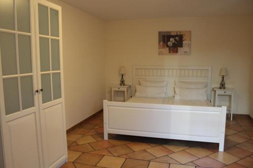 Postel nebo postele na pokoji v ubytování Pension Vanii, Apartments