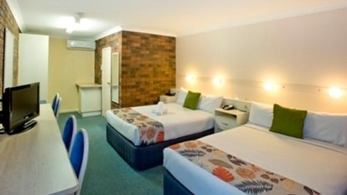 Postel nebo postele na pokoji v ubytování Best Western Parkside Motor Inn