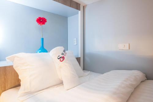 Postel nebo postele na pokoji v ubytování So Good Haad Rin Hostel