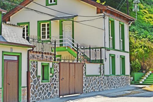 a house with green and white paint on it at Apartamentos La Capitana in Luarca