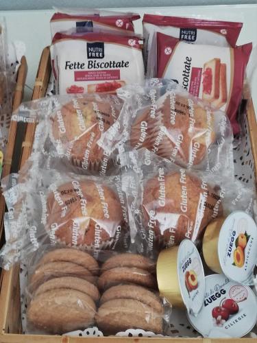 a crate filled with bread and other food items at LA DAMA ROOM&BREAKFAST in Russi