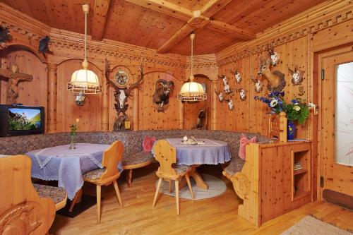 a dining room with two tables and chairs at Fremdenpension Alpenruhe in Sölden