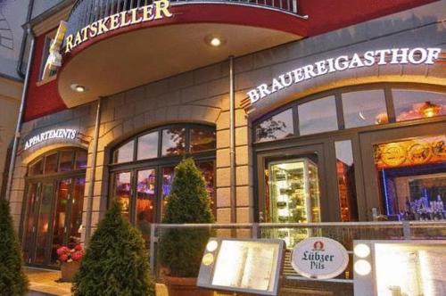 a store front of a shopping center with a sign on it at Ratskeller Waren in Waren