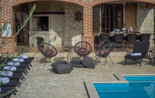 Φωτογραφία από το άλμπουμ του Luxury Unique Stone Villa Rustica in Istria σε Barat