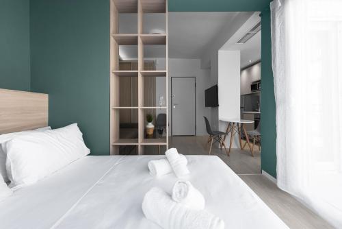 Krevet ili kreveti u jedinici u okviru objekta DeniZen Boutique Apartments, Nilie Hospitality MGMT