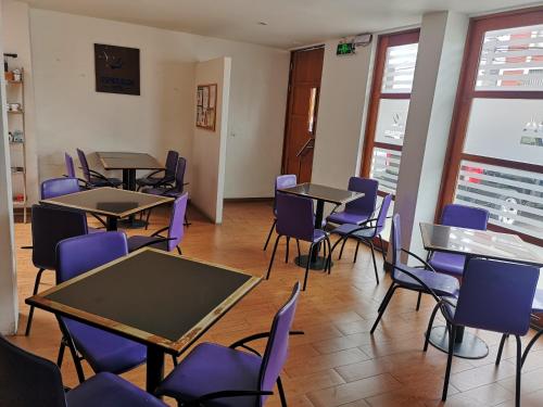 a classroom with tables and chairs in a room at Hotel Esmeralda in Iquique