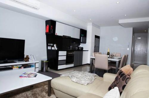 TV/Unterhaltungsangebot in der Unterkunft CENTRAL CBD EXEC STUNNING VIEW WIFI NETFLIX WINE
