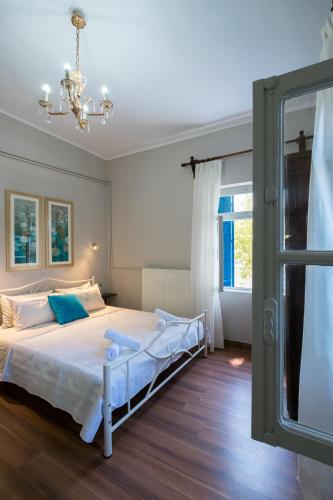 Grandma's Chic Home in Chania Venetian Harbor