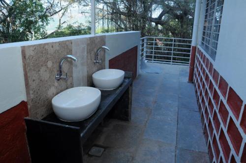 Ванная комната в Rutu's Holidays Resort Panhala
