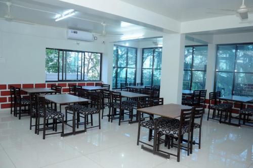 Restoranas ar kita vieta pavalgyti apgyvendinimo įstaigoje Rutu's Holidays Resort Panhala