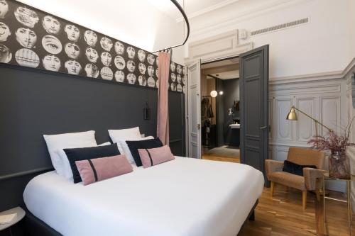 Ένα ή περισσότερα κρεβάτια σε δωμάτιο στο MiHotel Gailleton