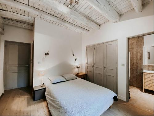 a bedroom with a bed in a white room at Le Val Suzenay in Vendeuvre-sur-Barse