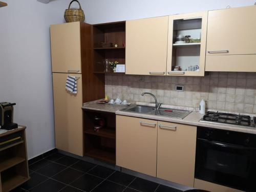 A kitchen or kitchenette at Marilyn