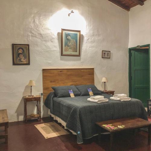 Un pat sau paturi într-o cameră la Ecoposada El Mercedario