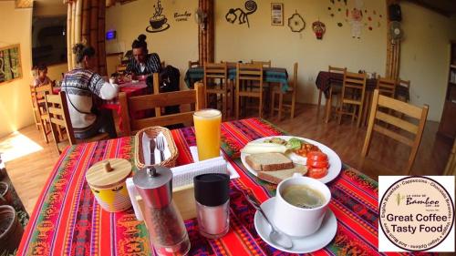 Jídlo v hostelu nebo okolí