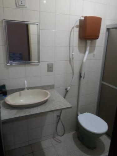 a bathroom with a sink and a toilet and a shower at Sitio Santo Antonio HOSTEL in Ilhéus