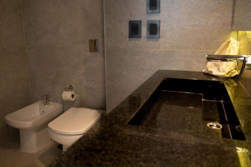 
A bathroom at O2 Hotel Iguazu

