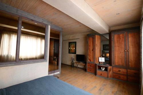 Katil atau katil-katil dalam bilik di Artists Residence in Tbilisi