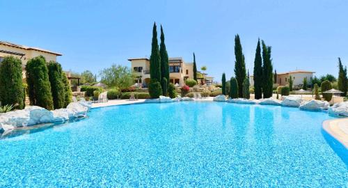 2 bedroom Apartment Pomos with garden and sea views, Aphrodite Hills Resort