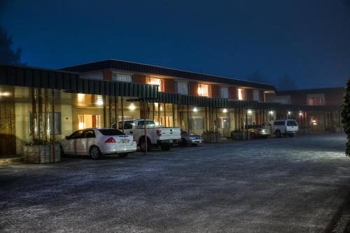 a parking lot in front of a building at night at Curly Redwood Lodge in Crescent City