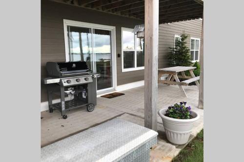Φωτογραφία από το άλμπουμ του Scenic Harbour View House Waterfront σε Stratford