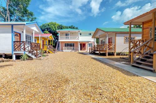 Gallery image of Hummingbird Estate in Dangriga