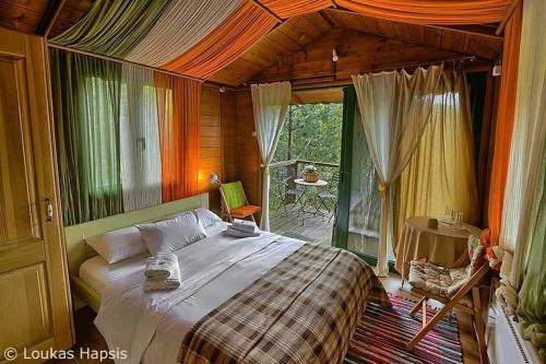 Ένα ή περισσότερα κρεβάτια σε δωμάτιο στο Xenonas Alexiou