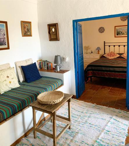 a living room with a couch and a bed at Casa Isabel - La Almona Chica in El Chorro