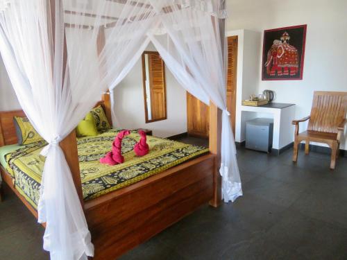 A bed or beds in a room at Thoduwawa Beach Villa