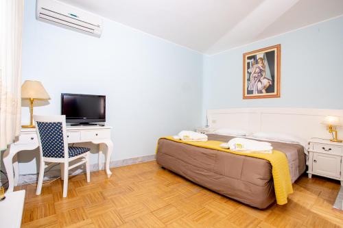 Cama ou camas em um quarto em Hotel Marini