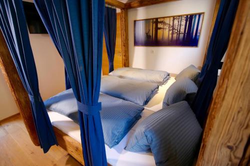 Uma cama ou camas num quarto em Appartements Goldquell