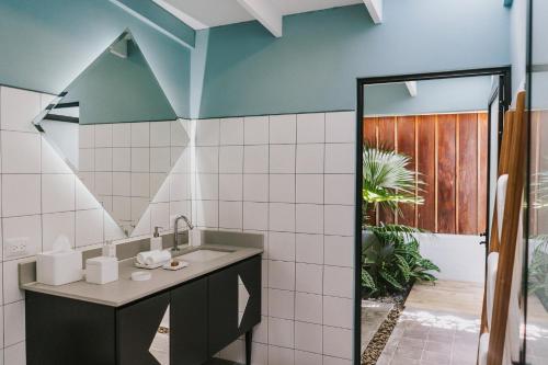 a bathroom with a sink and a mirror at Casa 41 in Escazu