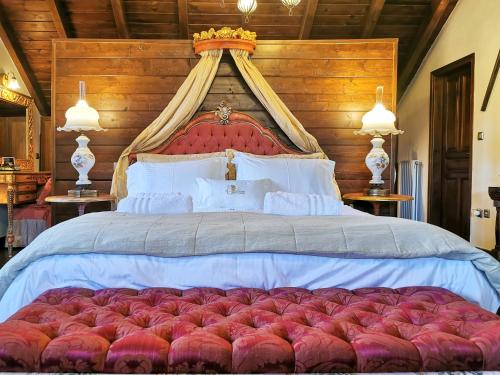 a large bed with a large red ottomanituresigunigunigunigunigun at All Seasons Paradise in Khrisovítsion